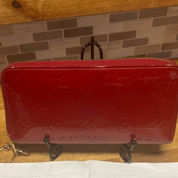 Louis Vuitton large Cherry Red Patent Wallet With COA ! Like new - Picture 3 of 15